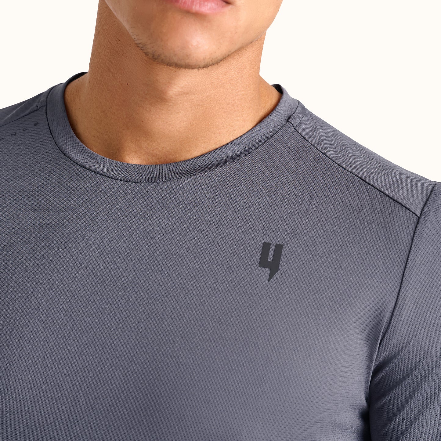 PERFORMANCE TEE DARK GREY