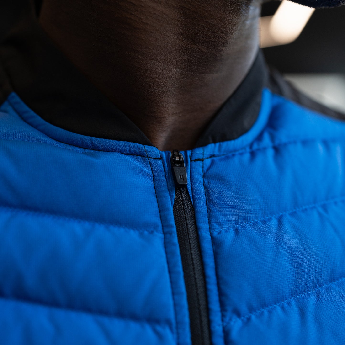 PERFORMANCE PADDED GILET BLACK / BLUE